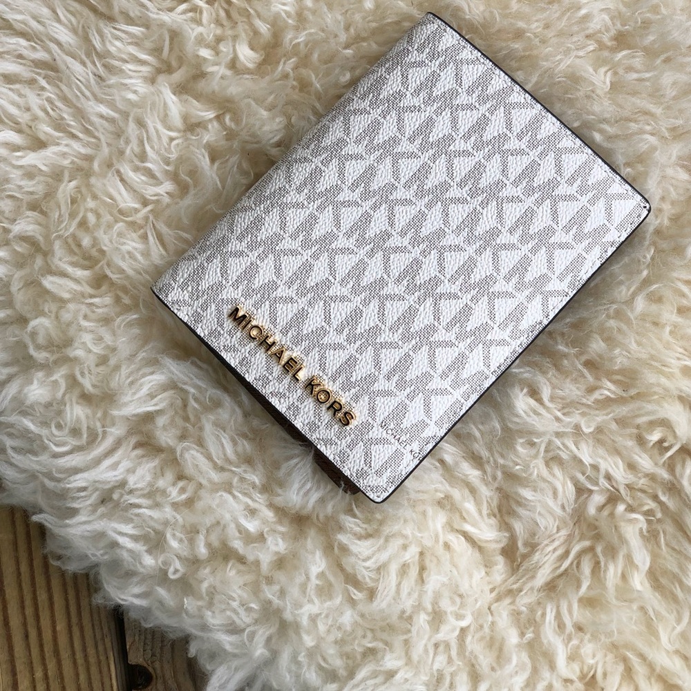 ***NEW‼️MK Passport Holder